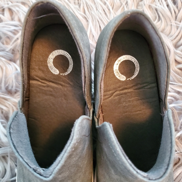 SOLD! NEW- NWT-Suede Wedge Sneakers 😍 - Picture 6 of 12